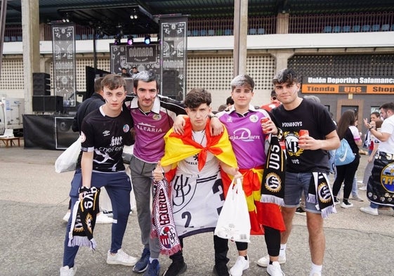 Los aficionados en la previa del partido, en los alrededores del estadio Helmántico