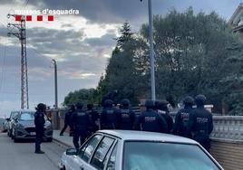 Así ha sido la espectacular operación policial contra los Casuals, los ultras más radicales y violentos del Barça