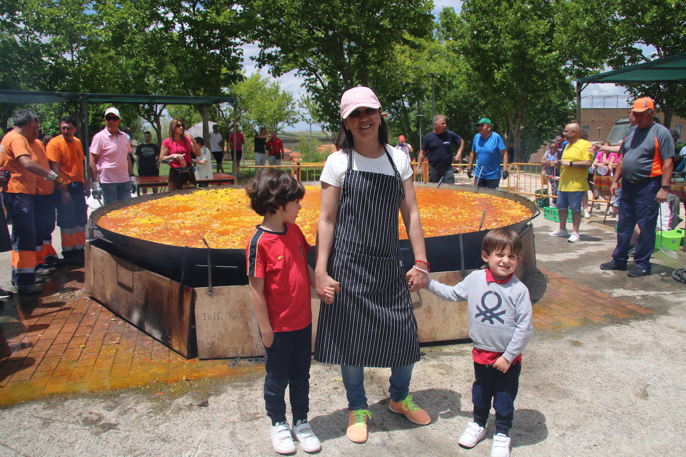 Cabrerizos triunfa con su paella de 5.000 raciones