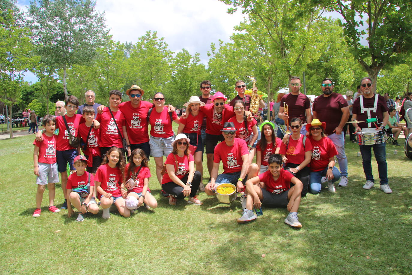 Cabrerizos triunfa con su paella de 5.000 raciones