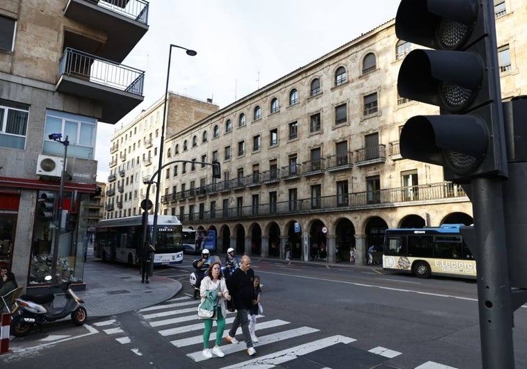 Una incidencia técnica deja sin luz los semáforos de Gran Vía