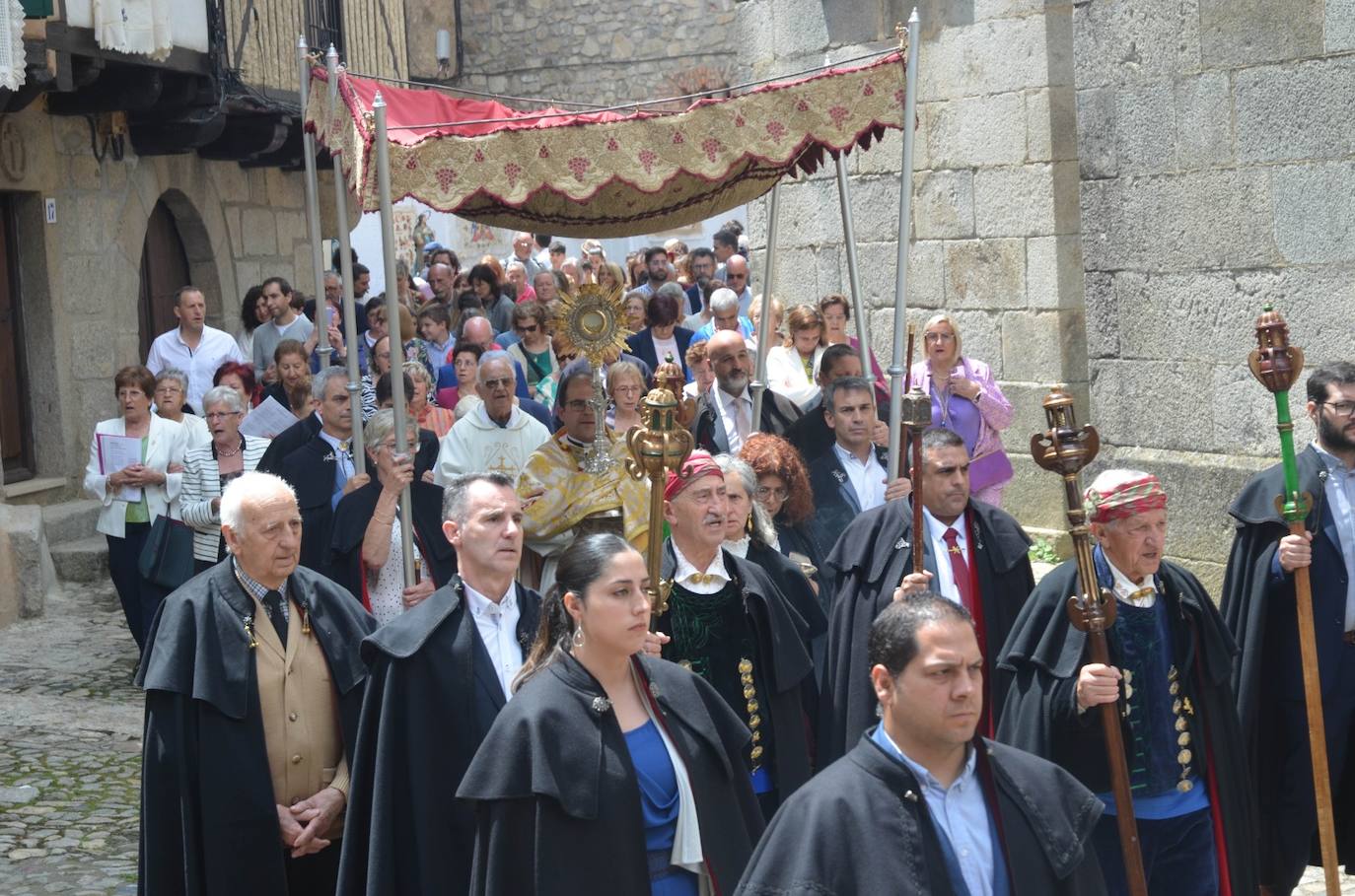 La Alberca se viste de gala en la procesión del Corpus