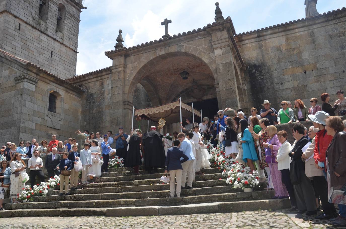 La Alberca se viste de gala en la procesión del Corpus