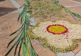 Las espectaculares alfombras florales de Serradilla del Arroyo para celebrar el Corpus