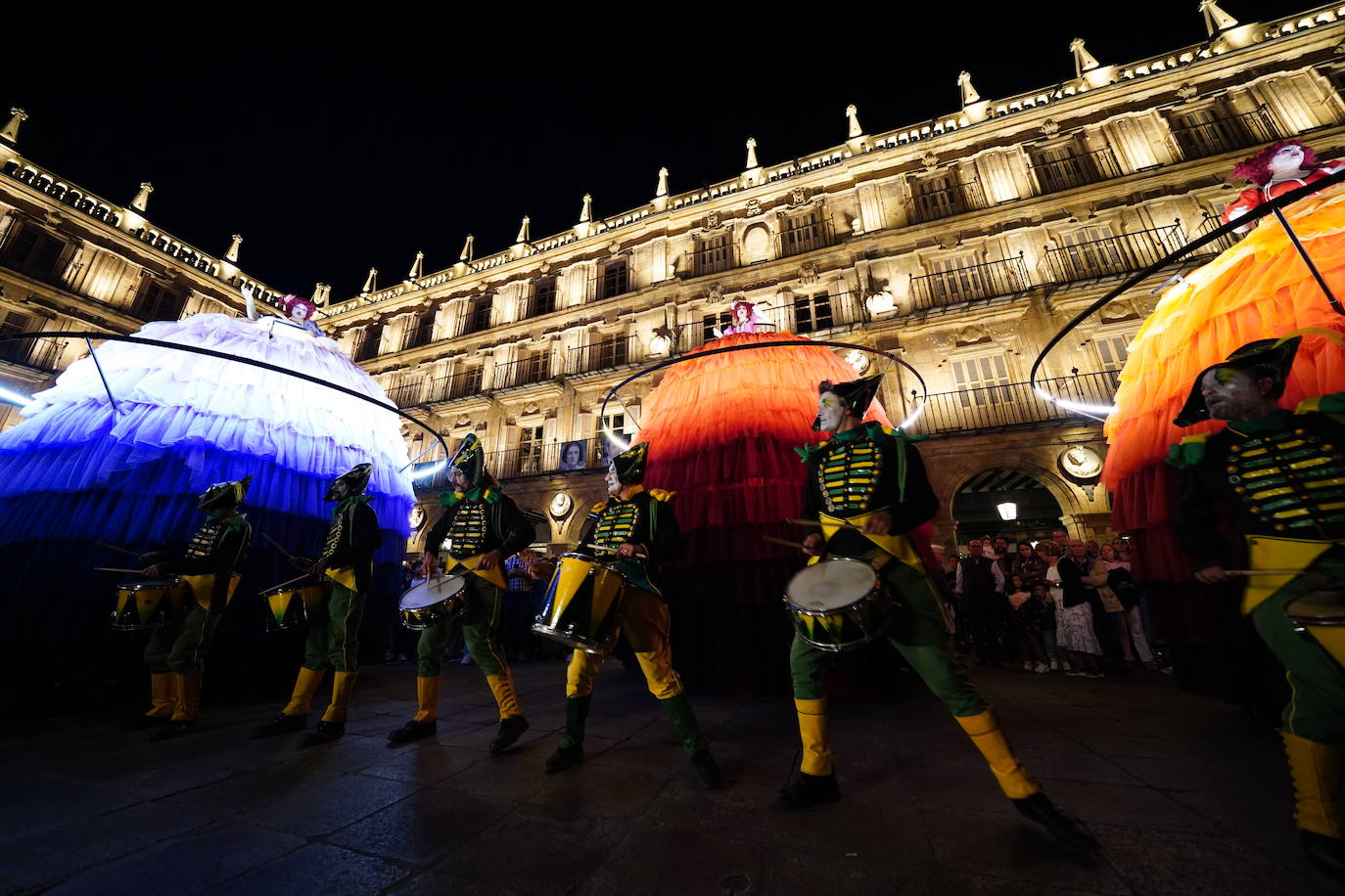 Momentazo en la Plaza Mayor: ¡una pedida de mano en mitad del espectáculo!