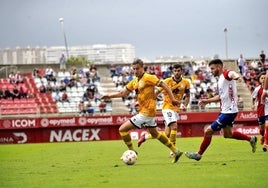 Beneit y, en segundo término, Carlos de la Nava, dos de los tres jugadores que han dicho adiós al Unionistas.