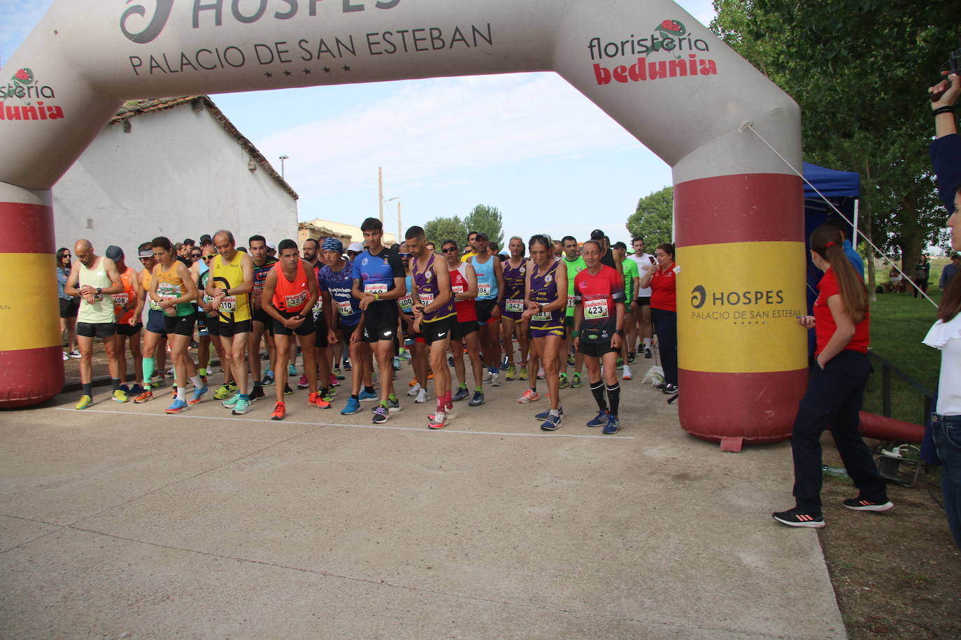 Alejandro Codesal y Azucena Paniagua se imponen en una solidaria carrera en Pedrosillo