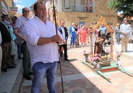 La procesión con la imagen de San Juan en Castellanos de Villiquera.