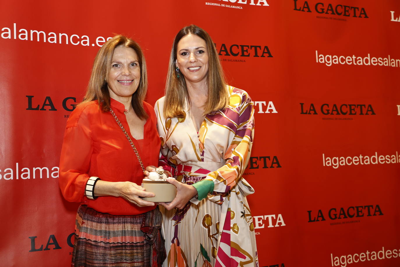 Un reloj Frederique Constant para señora, de Joyería Fernández, fue para Sara Prada, de Lomo Abados. El premio fue entregado por Mª José Canete.