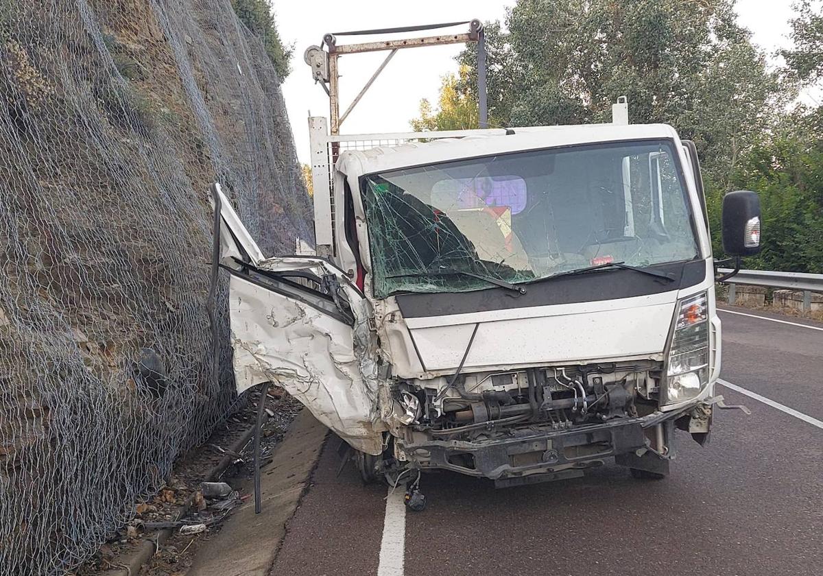 Así ha quedado el camión tras el accidente