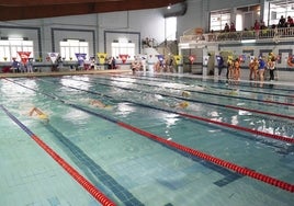 Un campeonato de natación celebrado en la piscina de La Alamedilla.