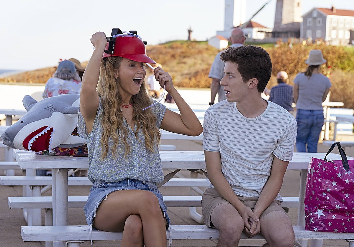 Jennifer Lawrence y Andrew Barth Feldman protagonizan «Sin malos rollos»