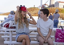 Jennifer Lawrence y Andrew Barth Feldman protagonizan «Sin malos rollos»