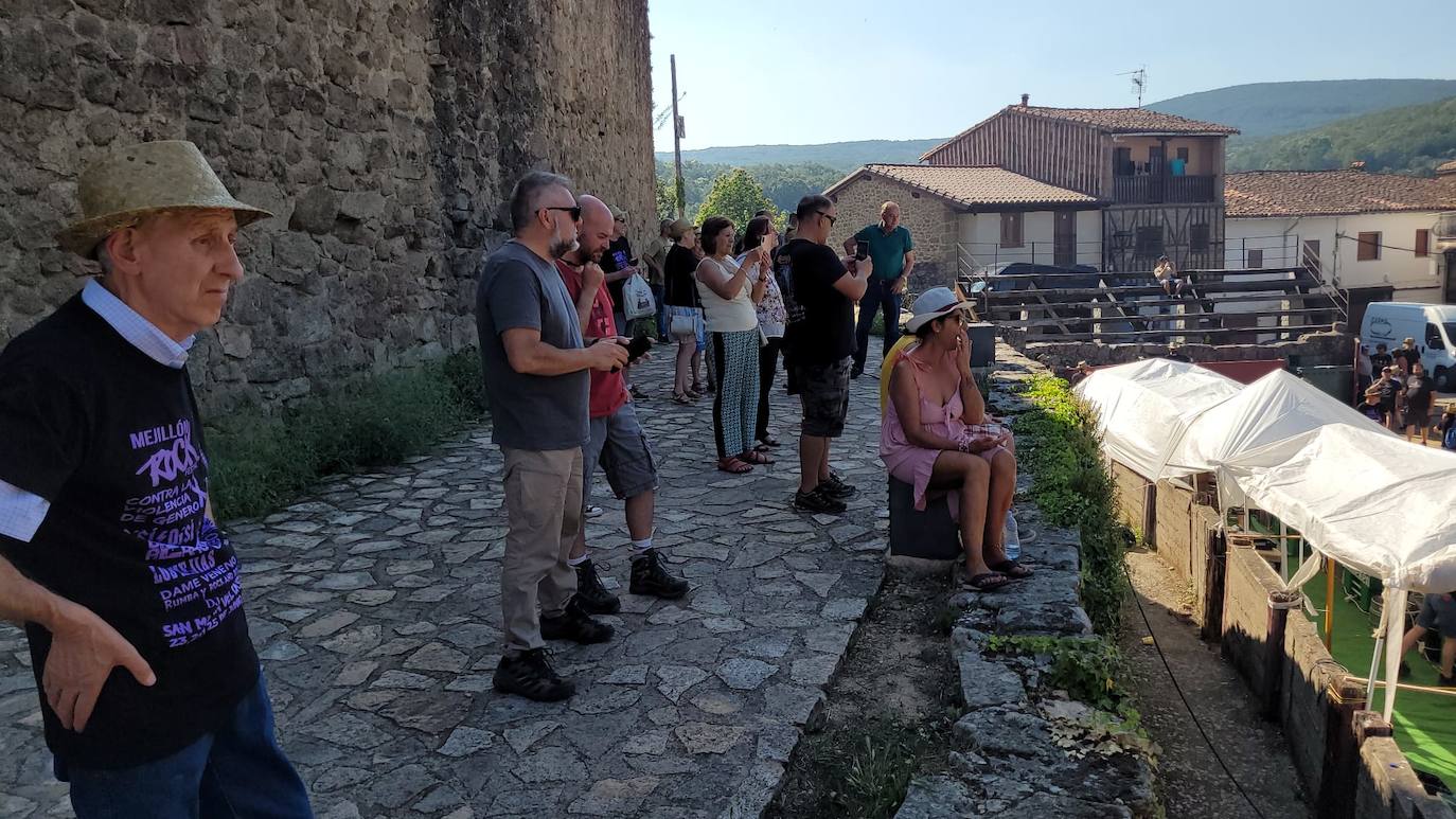 Buena música y mejillones en San Martín del Castañar