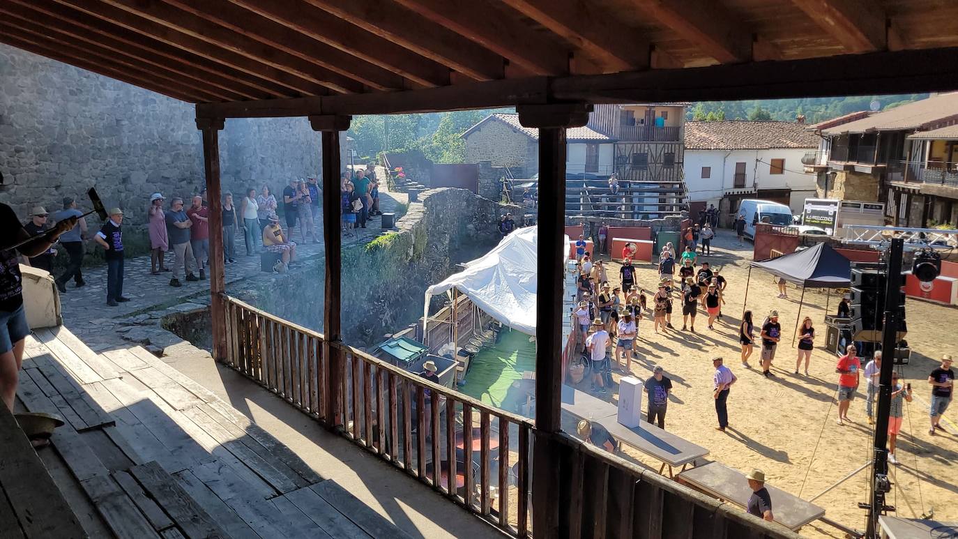 Buena música y mejillones en San Martín del Castañar