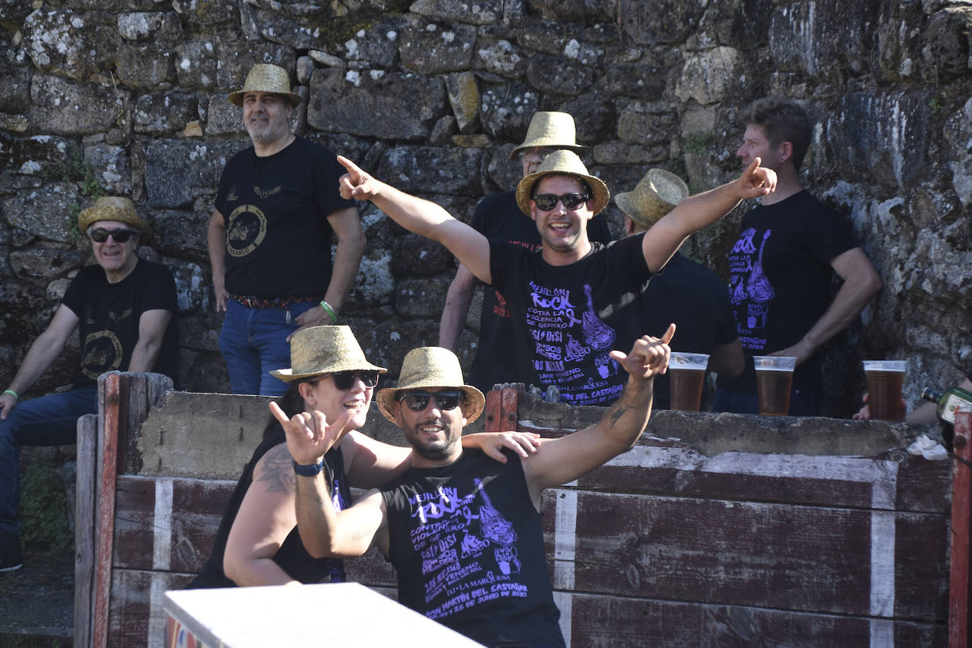 Buena música y mejillones en San Martín del Castañar