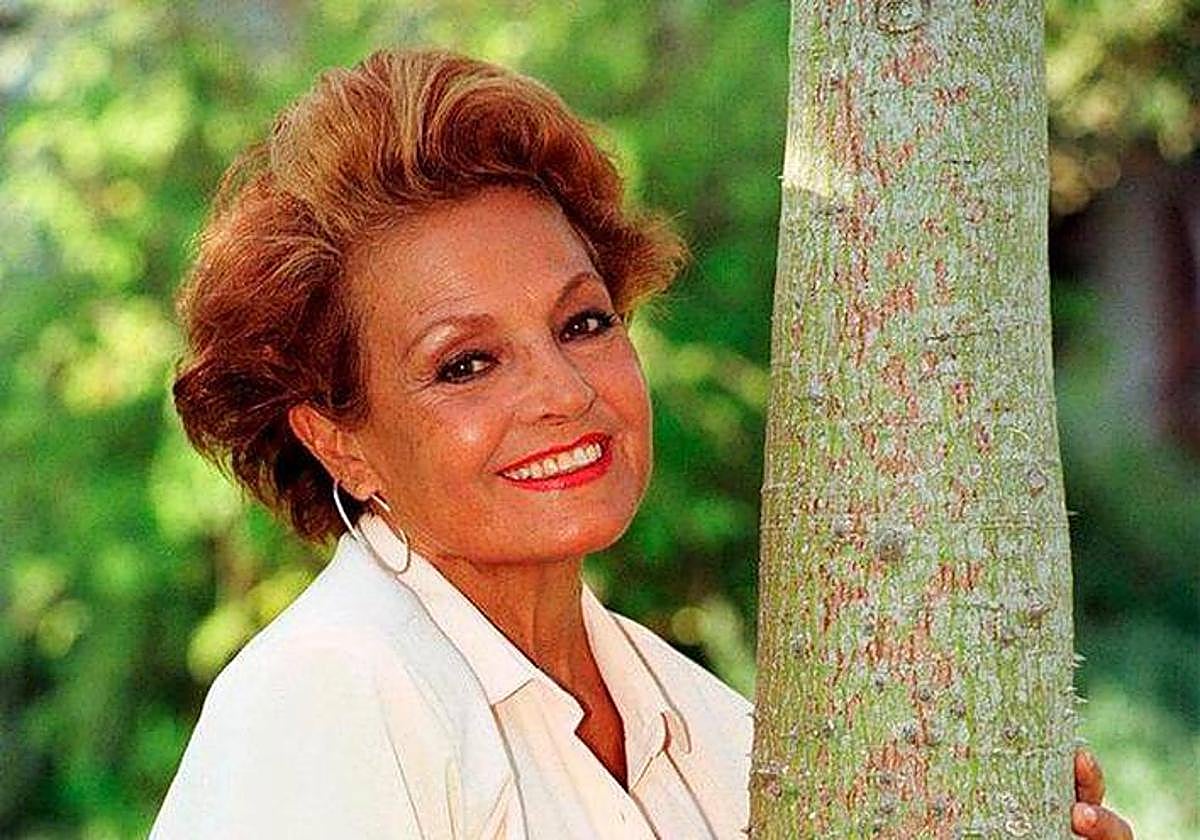 La actriz y presentadora Carmen Sevilla ha sido hospitalizada.