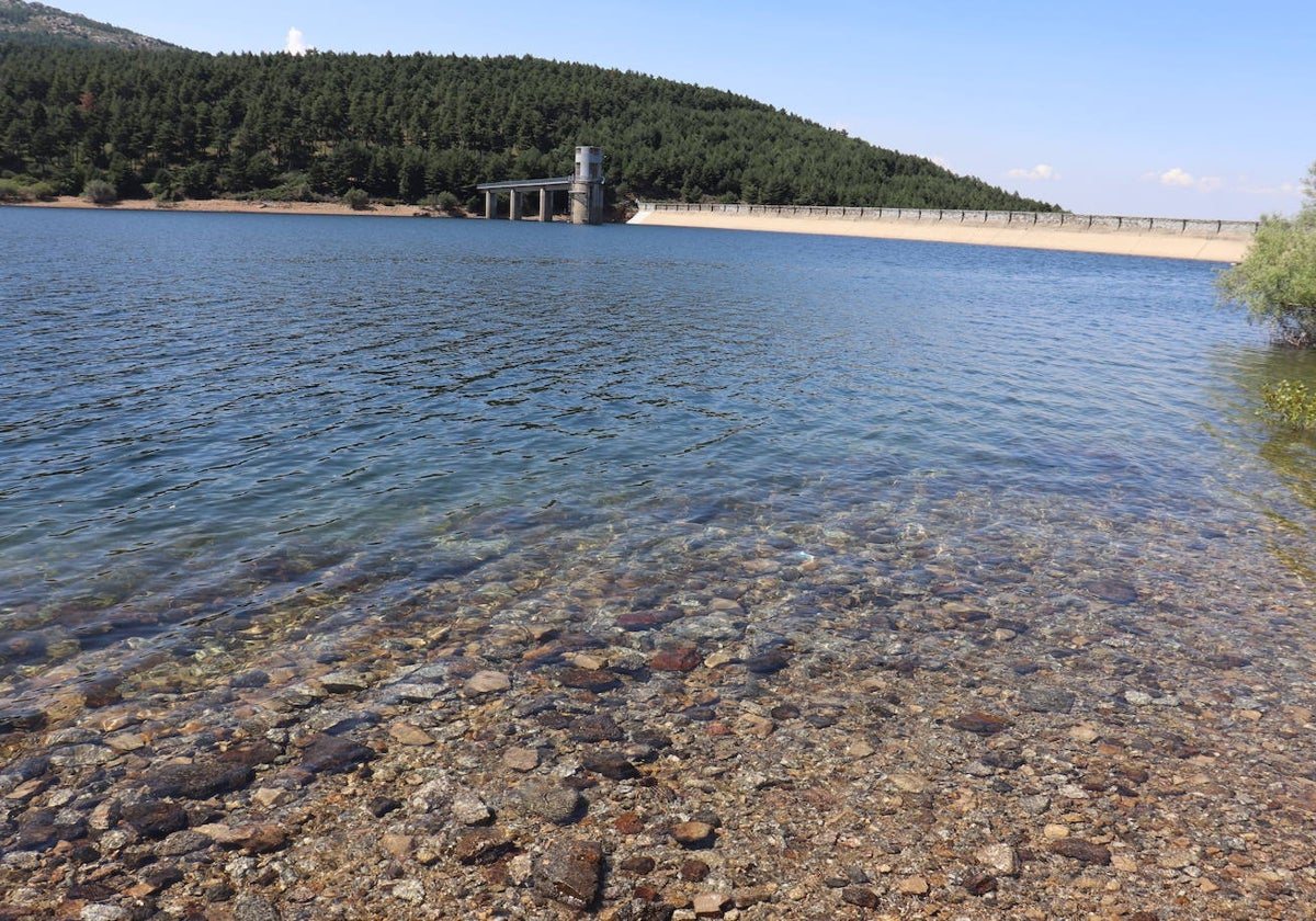 Imagen del pantano de Navamuño, en término de Candelario, desde donde se espera abastecer a la Sierra de Francia.