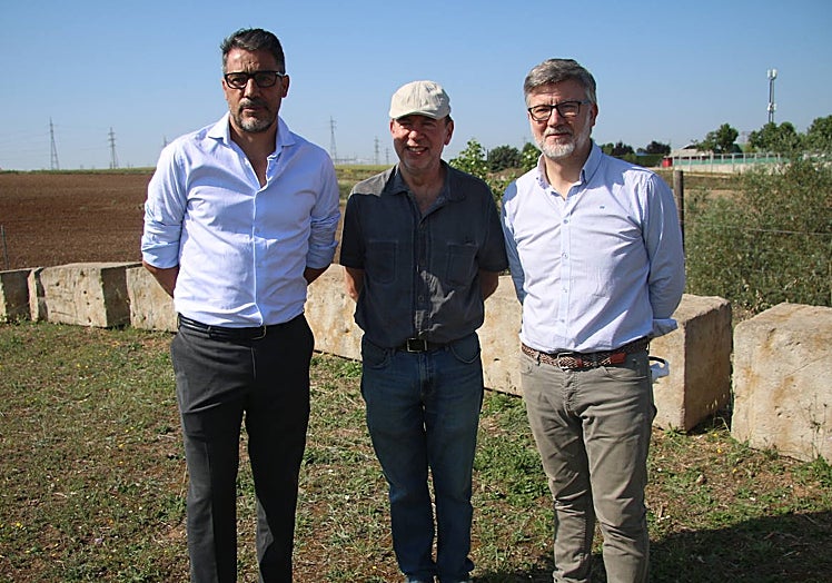 Ángel Peralvo, Eduardo Azofra y Enrique Rabasa, en el Hábitat Minero de Villamayor.