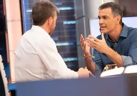 El presidente del Gobierno, Pedro Sánchez, se justifica ante Pablo Motos, presentador de 'El Hormiguero'