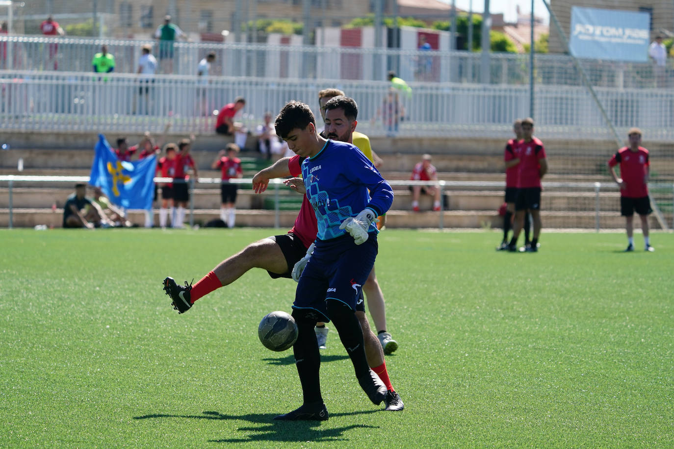 Mateu Lahoz impone justicia en el Torneo ADCAS: empate final y dos campeones