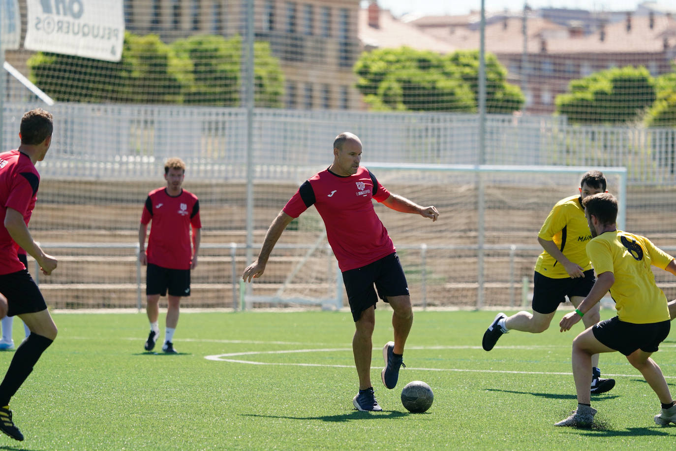 Mateu Lahoz impone justicia en el Torneo ADCAS: empate final y dos campeones