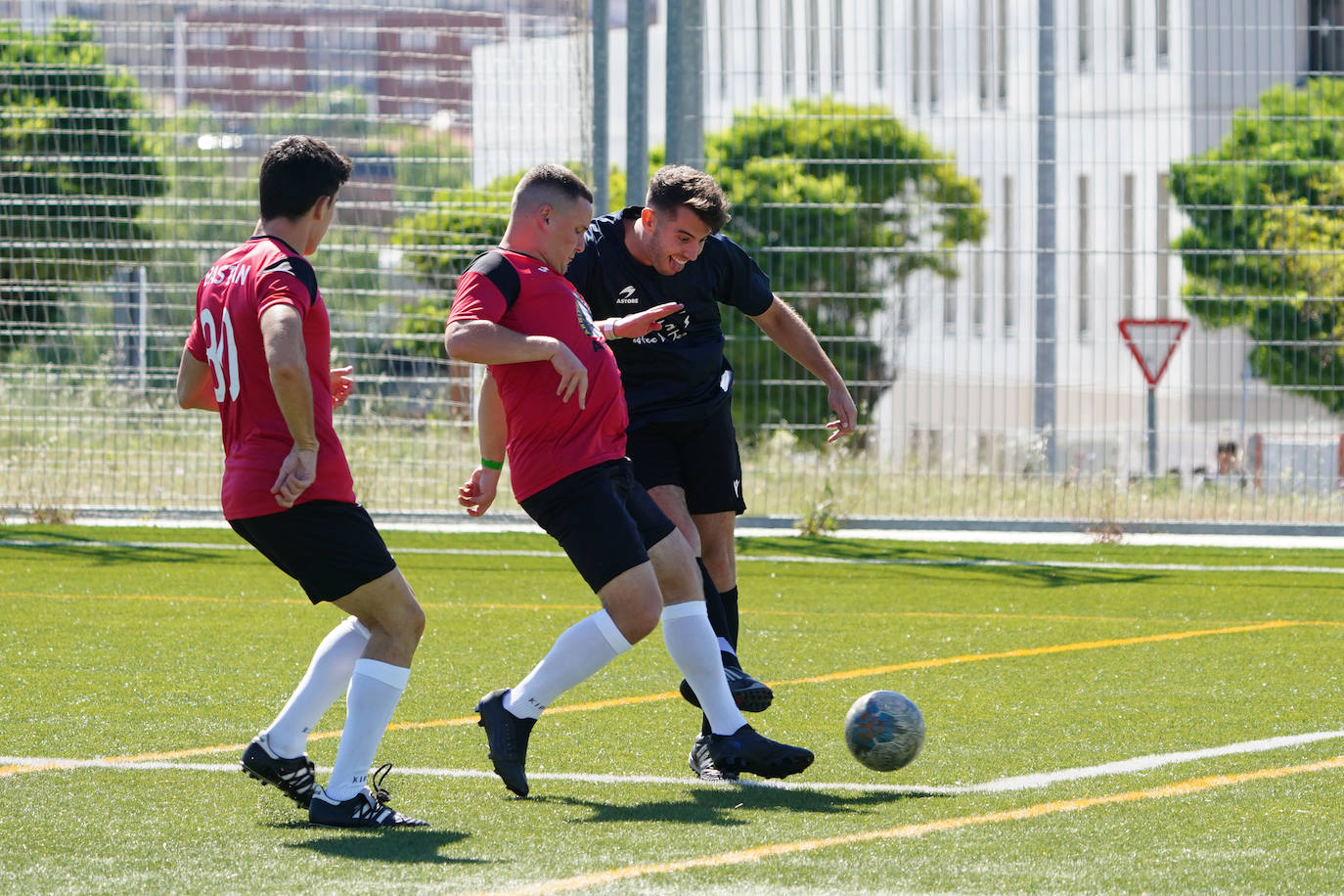 Mateu Lahoz impone justicia en el Torneo ADCAS: empate final y dos campeones