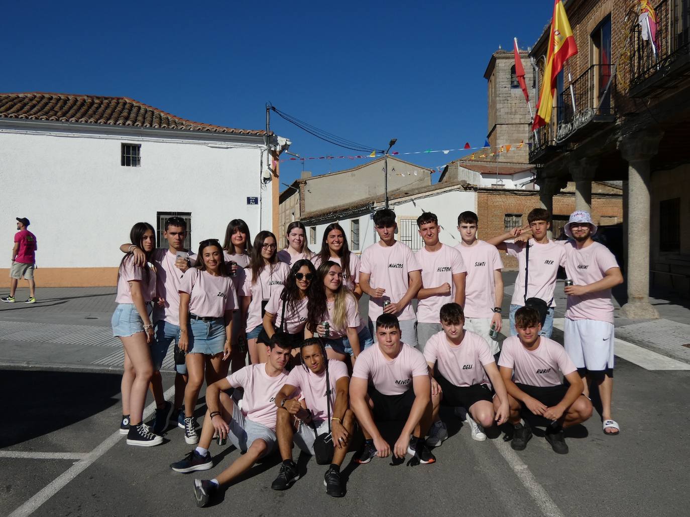 Las peñas de Mancera de Abajo animaron el inicio de las fiestas del verano