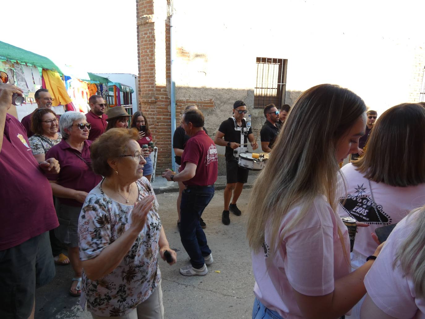 Las peñas de Mancera de Abajo animaron el inicio de las fiestas del verano