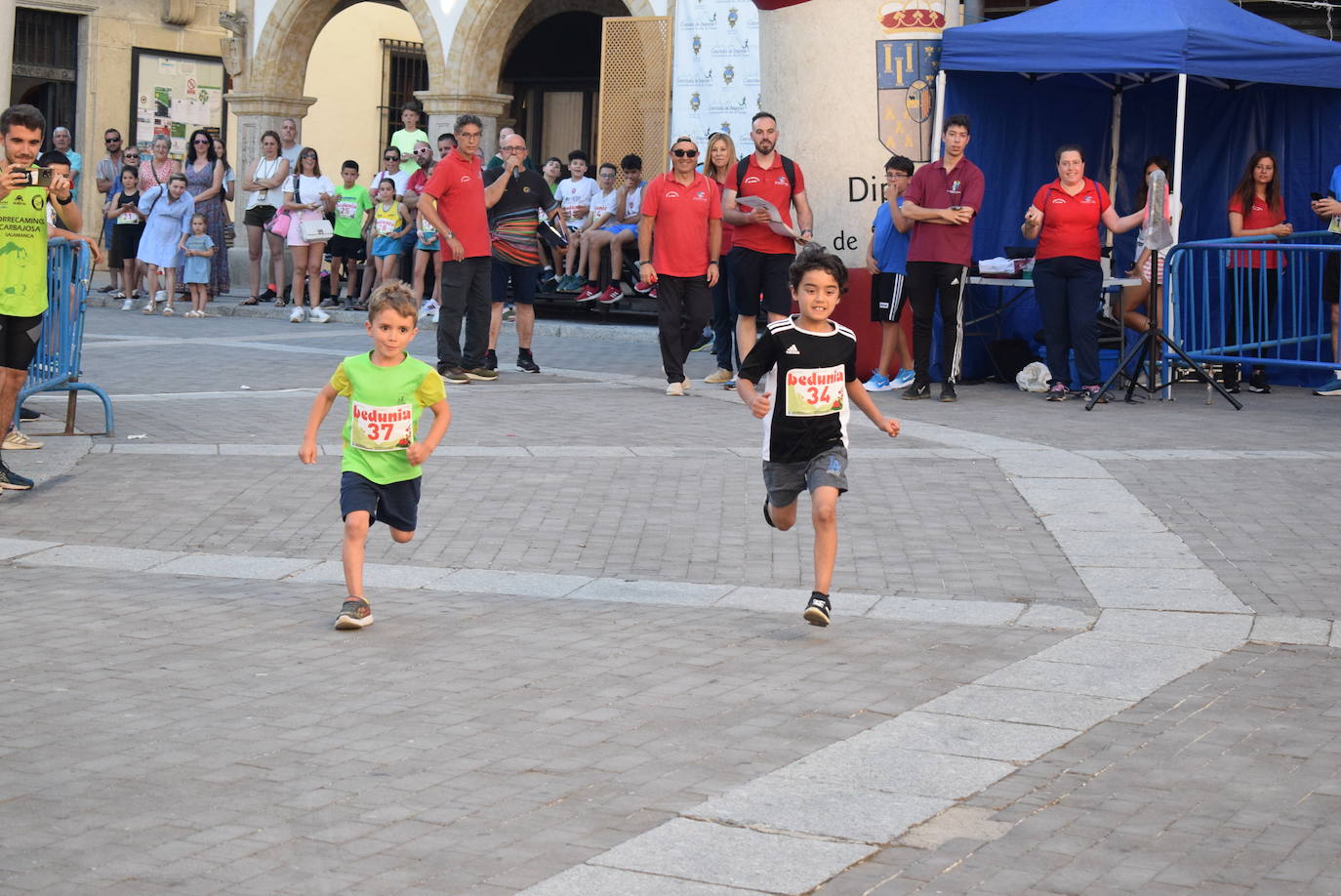 Las mejores imágenes de la V Carrera Nocturna Villa de Alba de Tormes