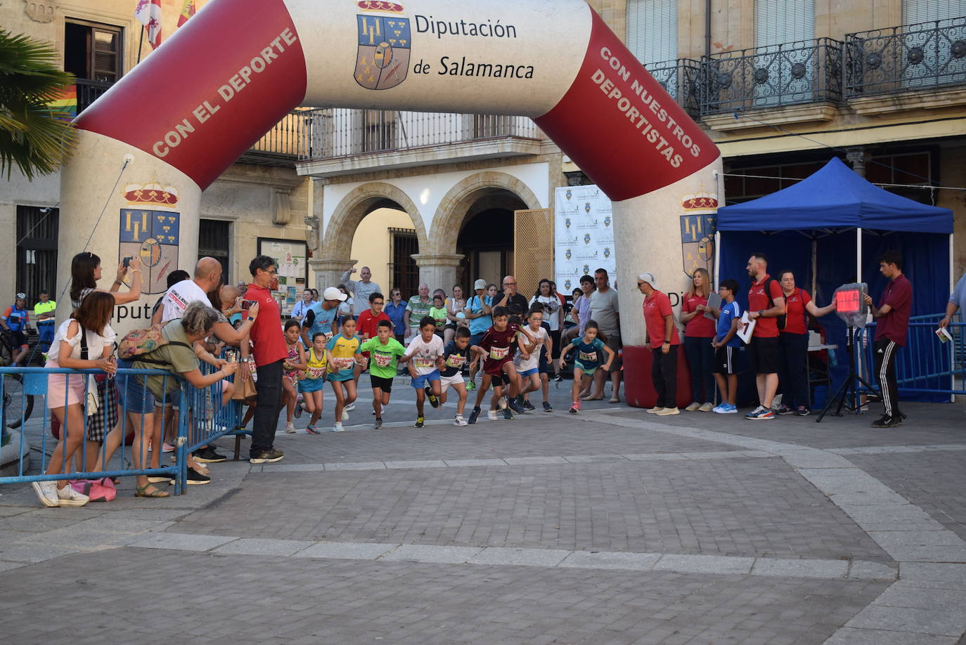 Las mejores imágenes de la V Carrera Nocturna Villa de Alba de Tormes