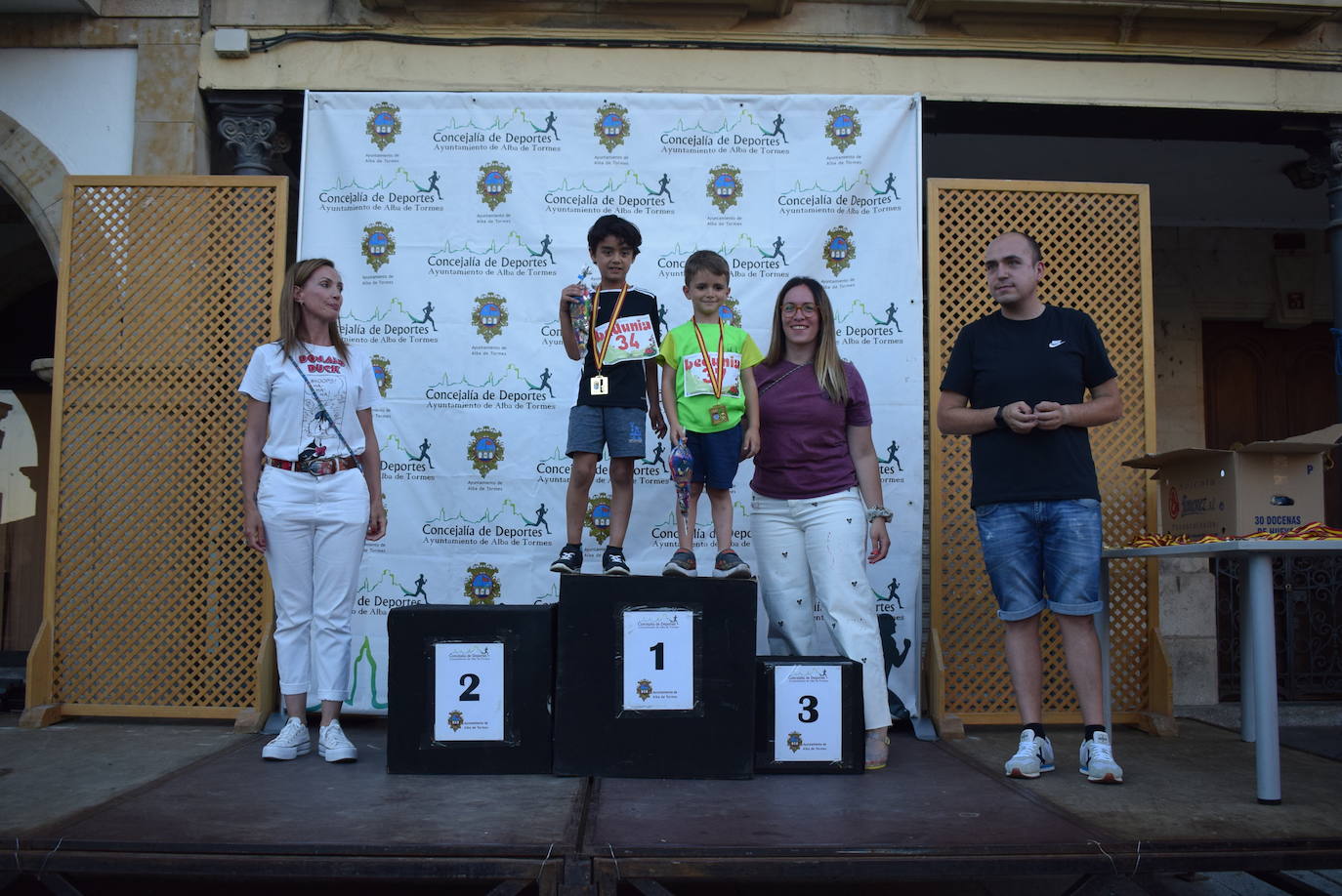 Las mejores imágenes de la V Carrera Nocturna Villa de Alba de Tormes