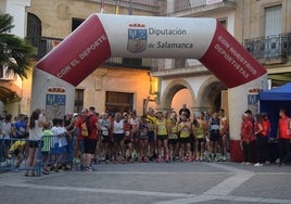 Las mejores imágenes de la V Carrera Nocturna Villa de Alba de Tormes