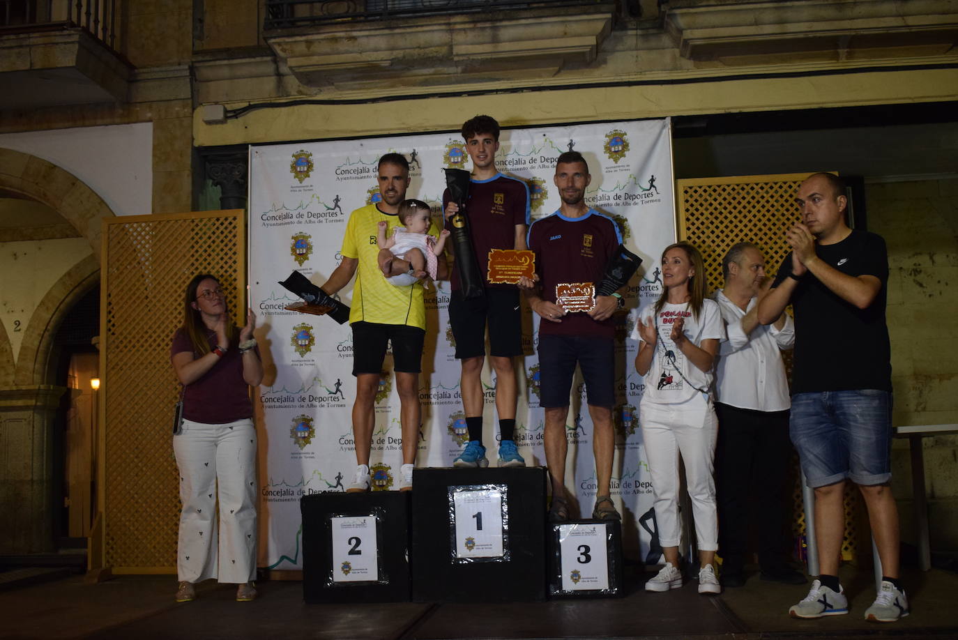 Las mejores imágenes de la V Carrera Nocturna Villa de Alba de Tormes