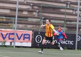 Germán Fassani, celebrando un gol con el Sant Andreu.