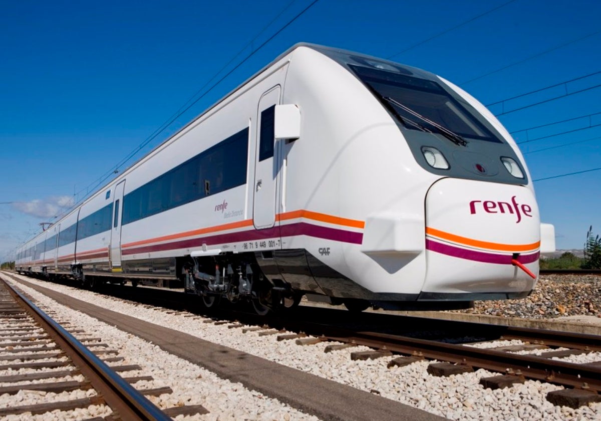 Tren Renfe sobre las vías