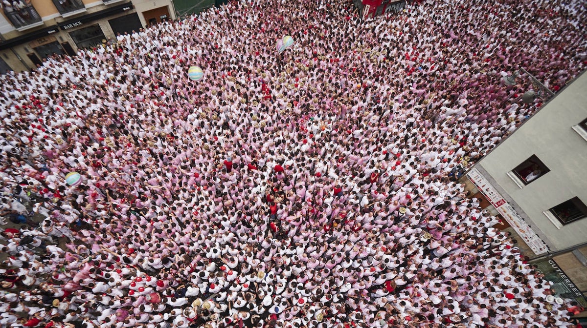 Comienzan los Sanfermines de 2023 con un chupinazo multitudinario marcado por la polémica de Osasuna