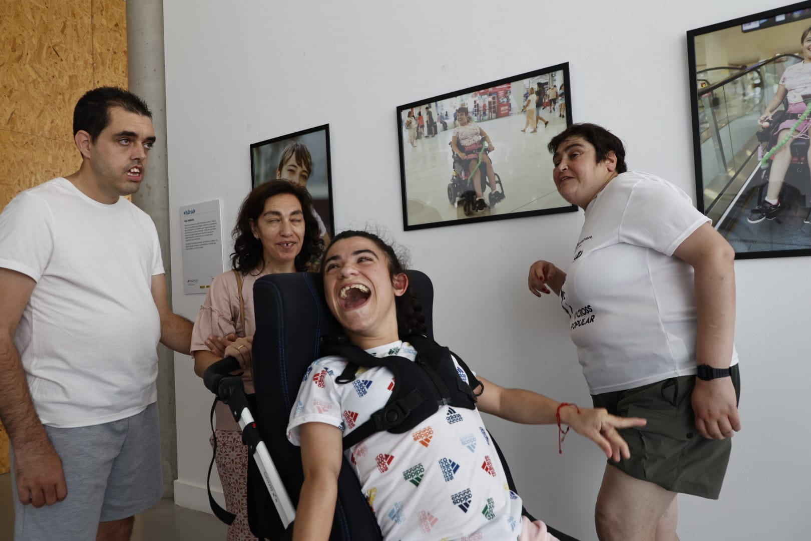 La emotiva exposición que desvela cuatro historias de personas con parálisis cerebral