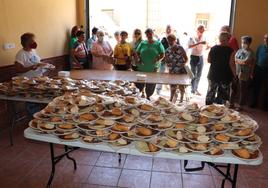 Santibáñez de Béjar degusta queso e ibéricos en San Cristóbal.