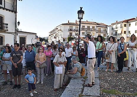 Imagen secundaria 1 - Éxito en la primera visita guiada de Candelario sobre su pasado judío