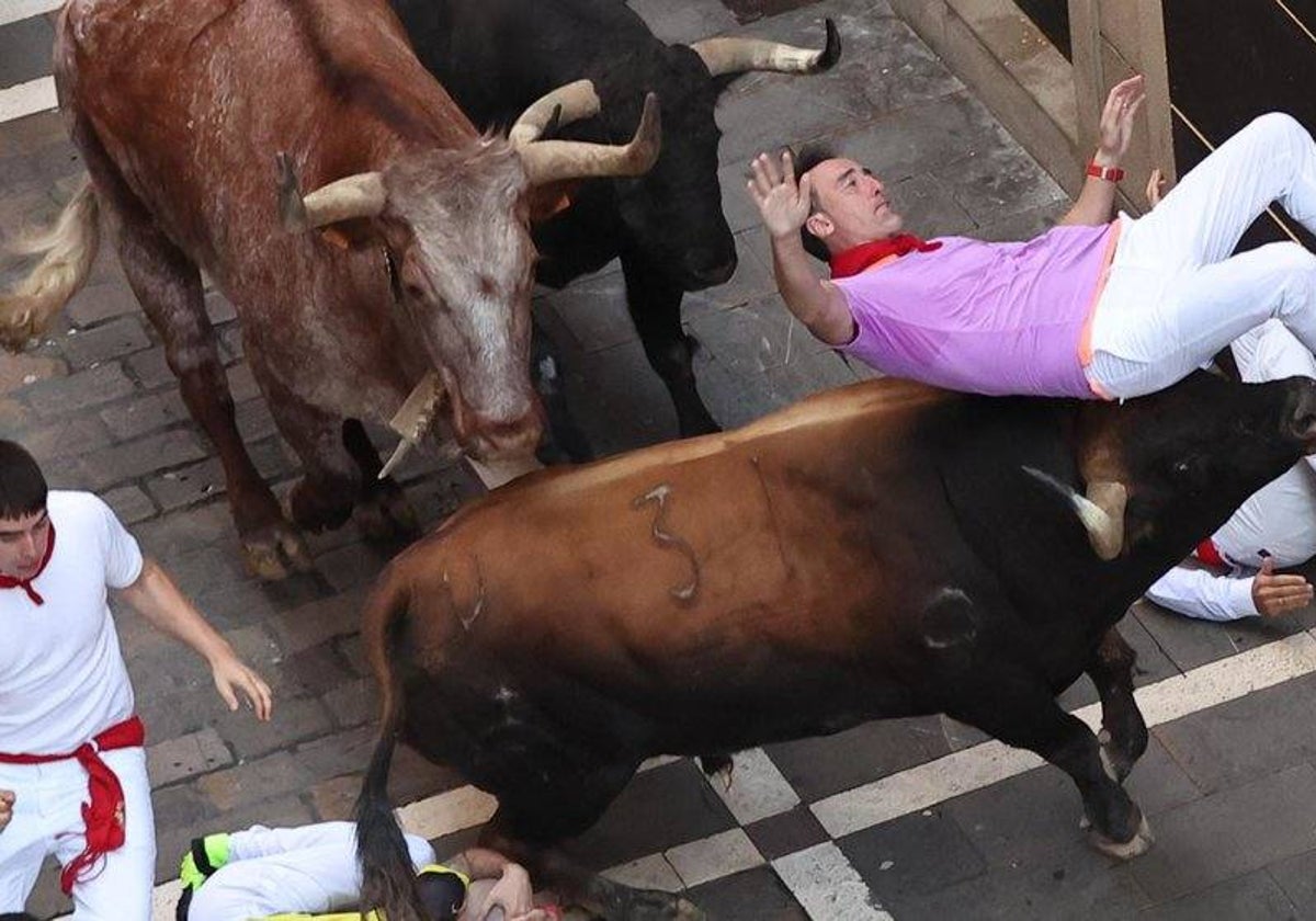 Uno de los mozos que sufrió un golpetazo por parte de los astados de Fuente Ymbro.