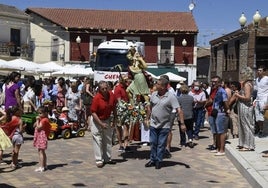 Tradicional procesión motorizada de San Cristóbal en La Fuente de San Esteban