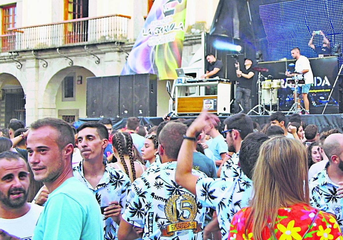 Discoteca móvil y peregrinación a Bóveda en honor a la Virgen del Carmen en Peñaranda