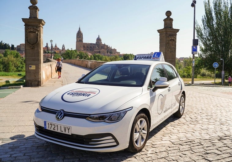 Ir de vacaciones con tu coche es posible: Obtén tu carnet de conducir con Autoescuela España en tiempo récord