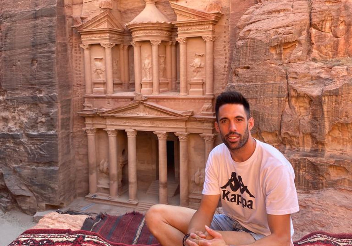 Jon Villanueva ha pasado sus vacaciones en Petra (Jordania).