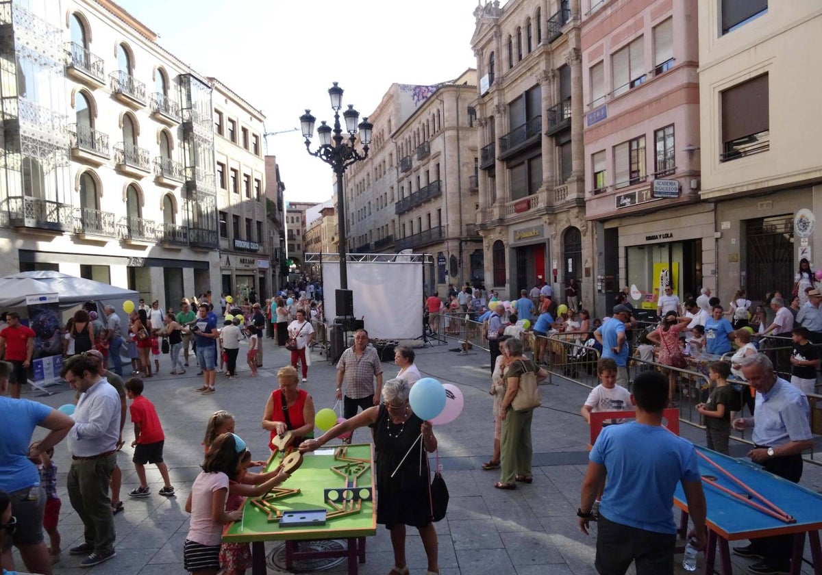 Día de los Abuelos celebrado en la plaza del Liceo años atrás.