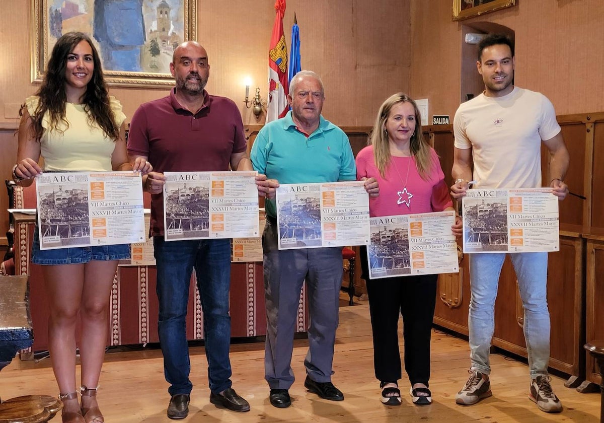 Paola Martín, Ramón Sastre, José Manuel Jerez, Rosa Pascual y Víctor Gómez, en la presentación de las dos citas de agosto