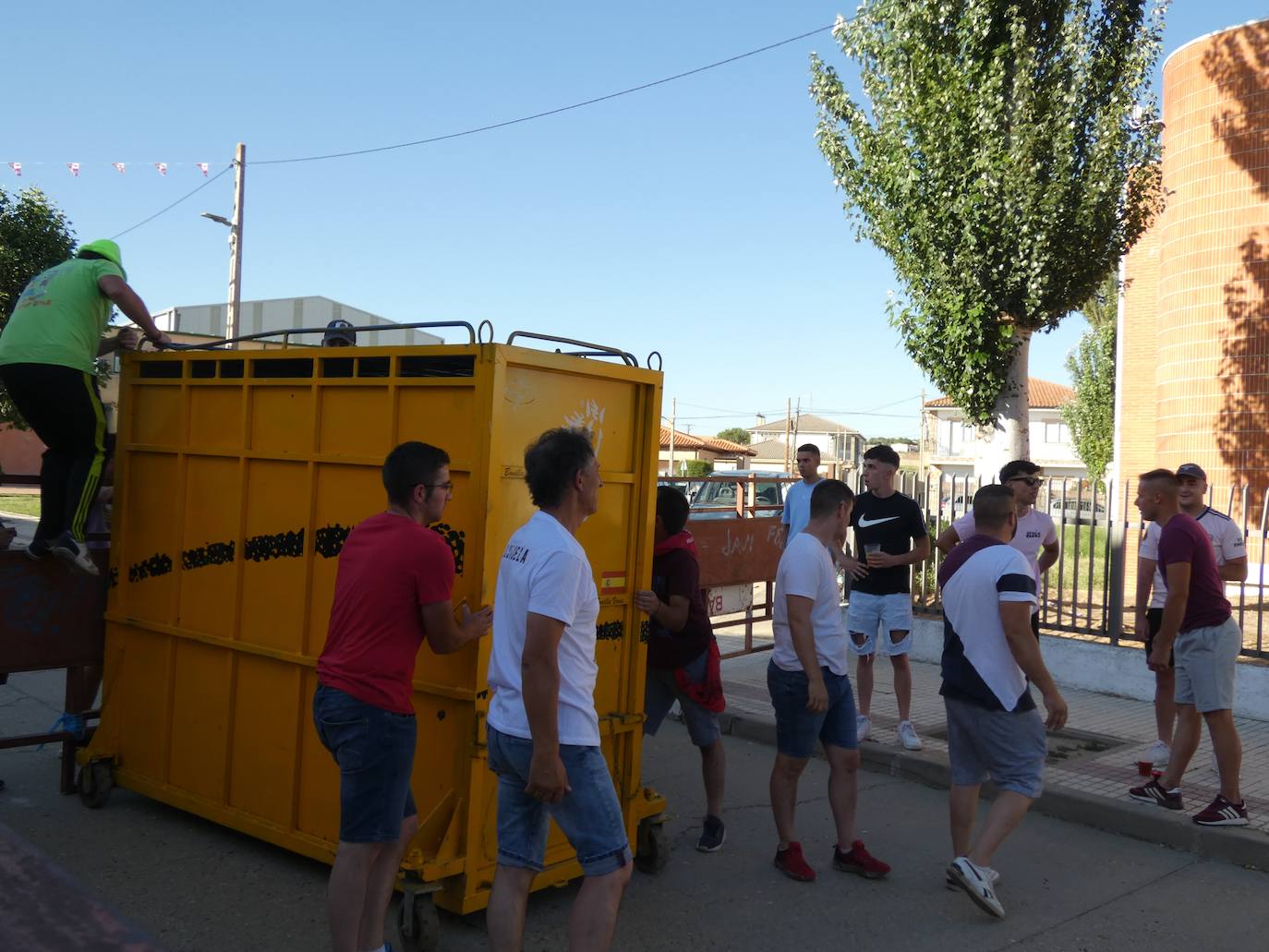 El toro del cajón centra la atención juvenil en Villoruela