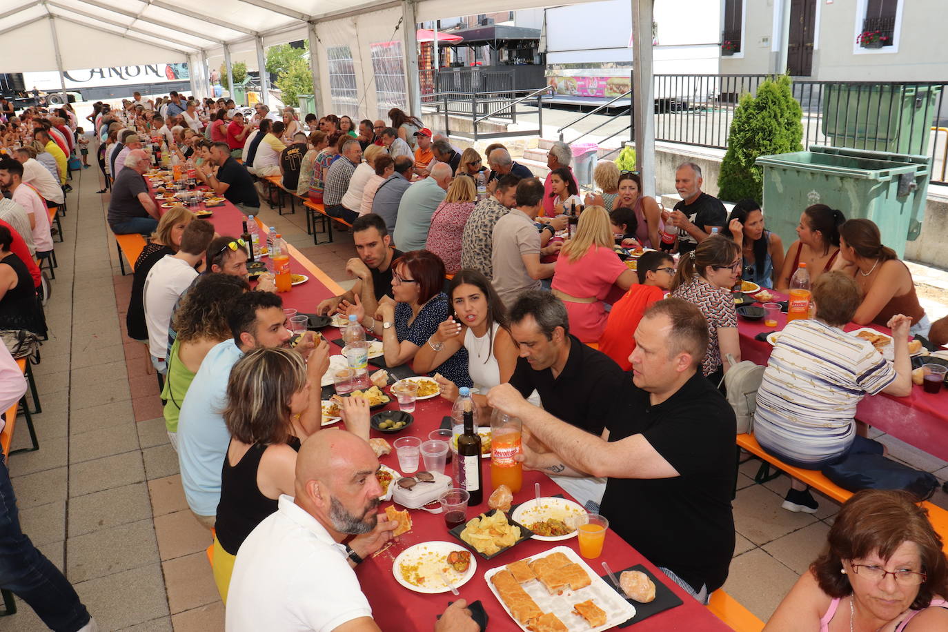 Campillo de Salvatierra vive la fiesta de día y de noche