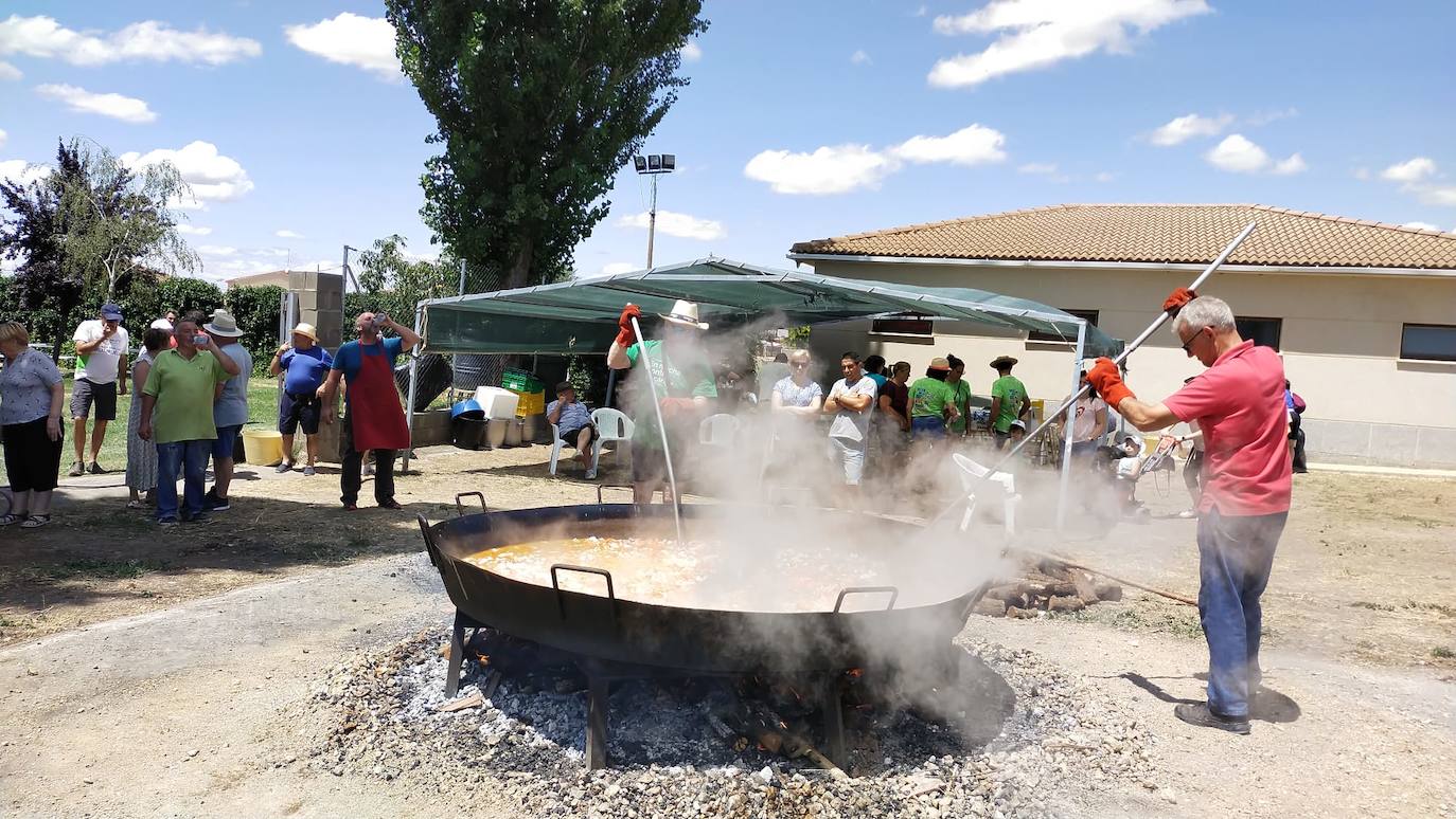 La paella reúne a Villoruela